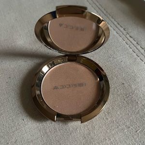 Becca mini Highlighter